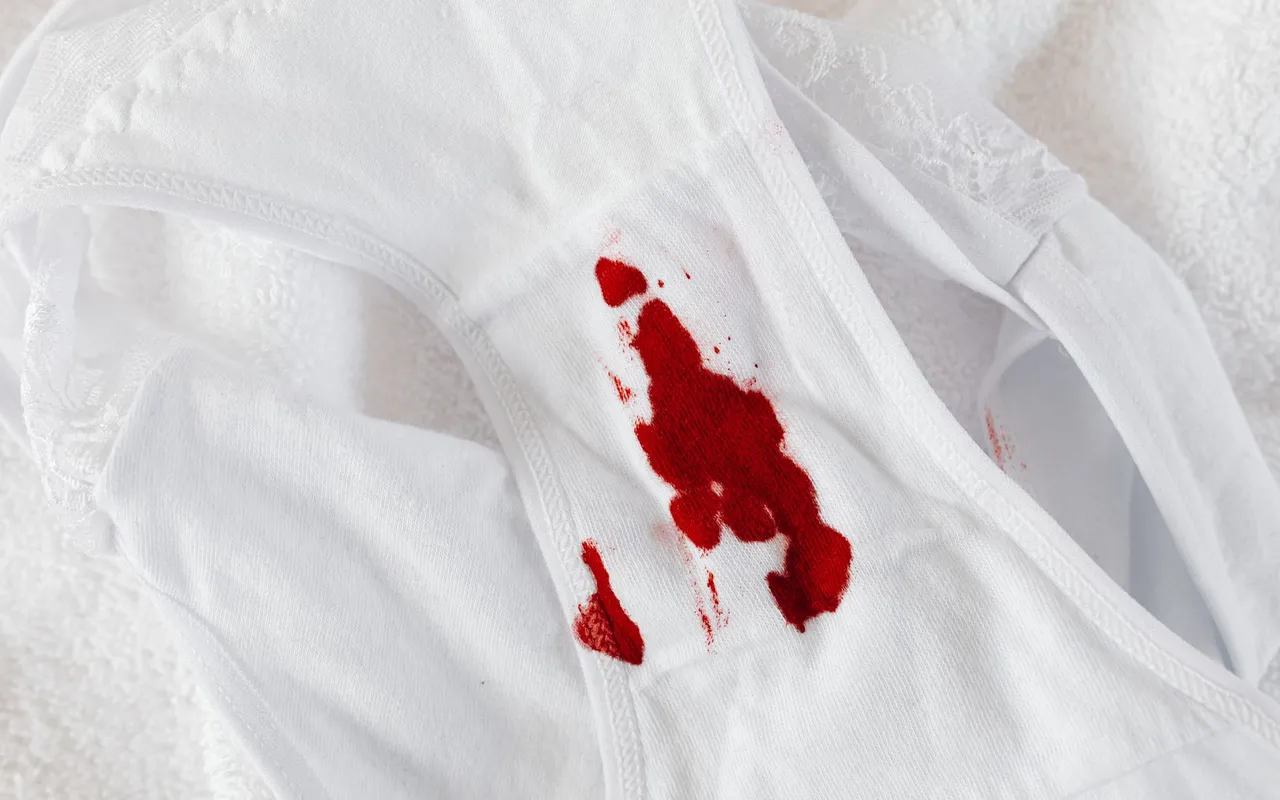 Choisir entre culotte menstruelle et cup menstruelle sans se tromper