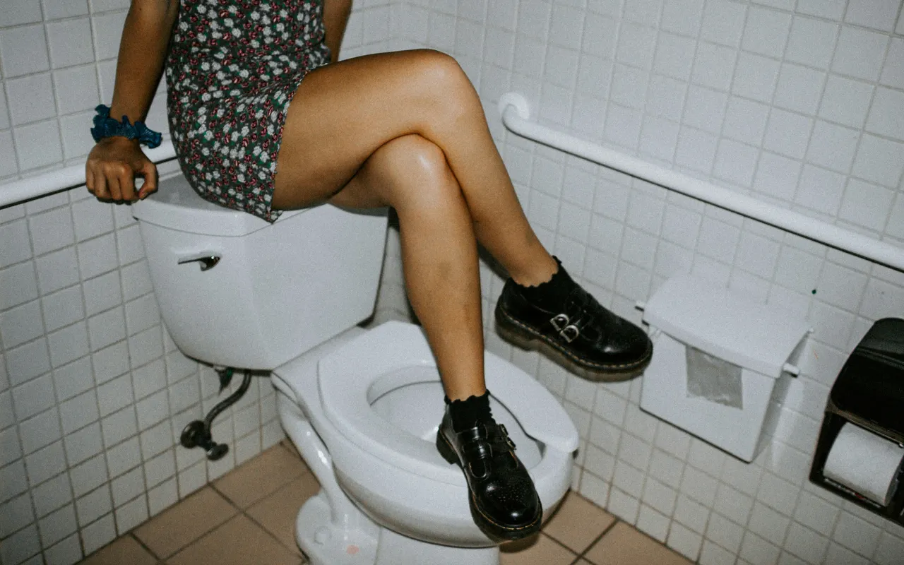 Infections urinaires et hygiène féminine, y a-t-il vraiment un lien direct ? — Uriner après les rapports sexuels : pourquoi ce réflexe change tout